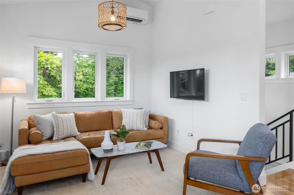 2708 1st Avenue W Seattle WA 98119