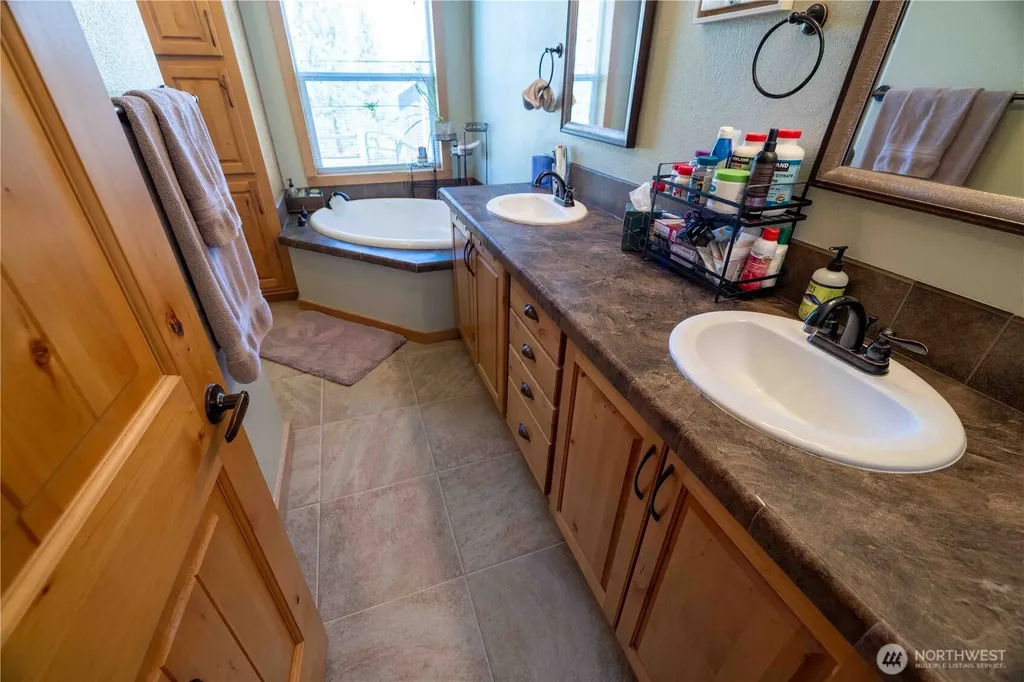 23 Razor Road Tonasket WA 98855