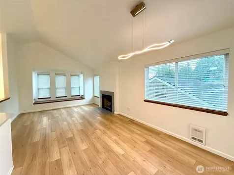 12043 Bartlett Avenue NE Seattle WA 98125