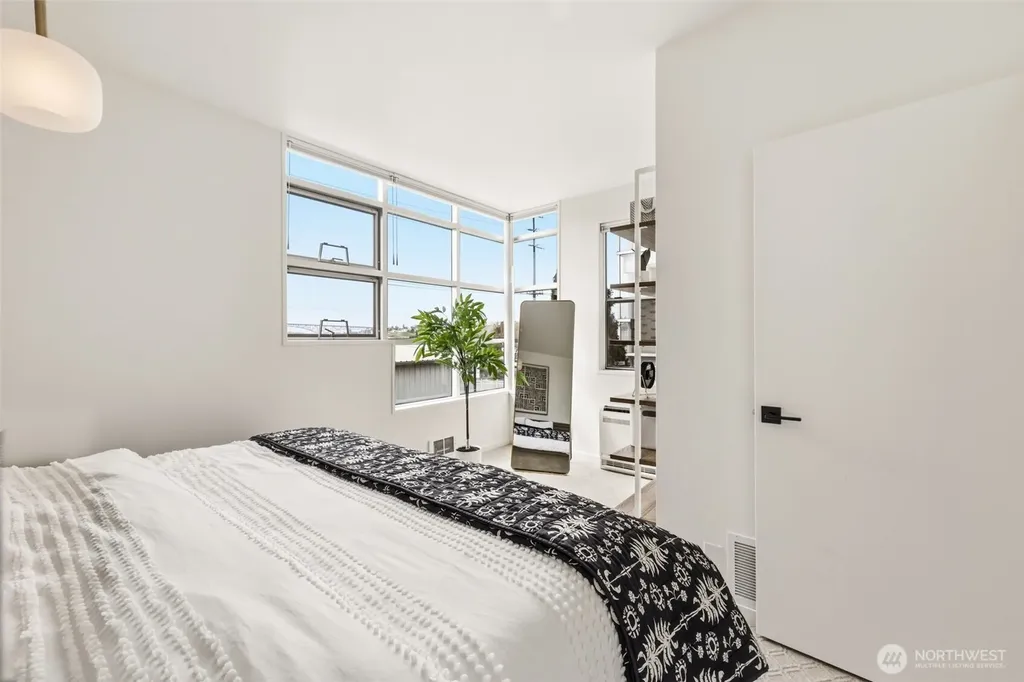 2364 Fairview Avenue E Seattle WA 98102