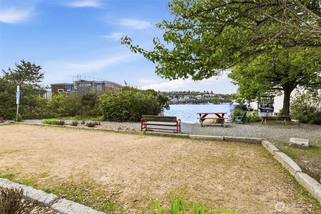 2364 Fairview Avenue E Seattle WA 98102