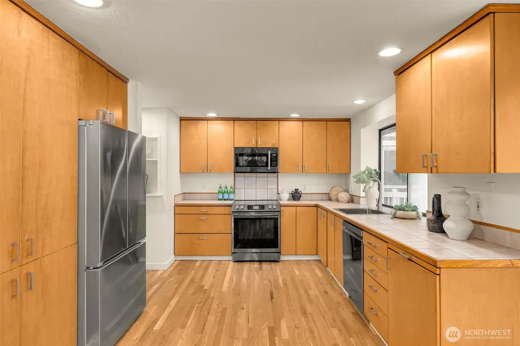 19442 NE 166th Place Woodinville WA 98077
