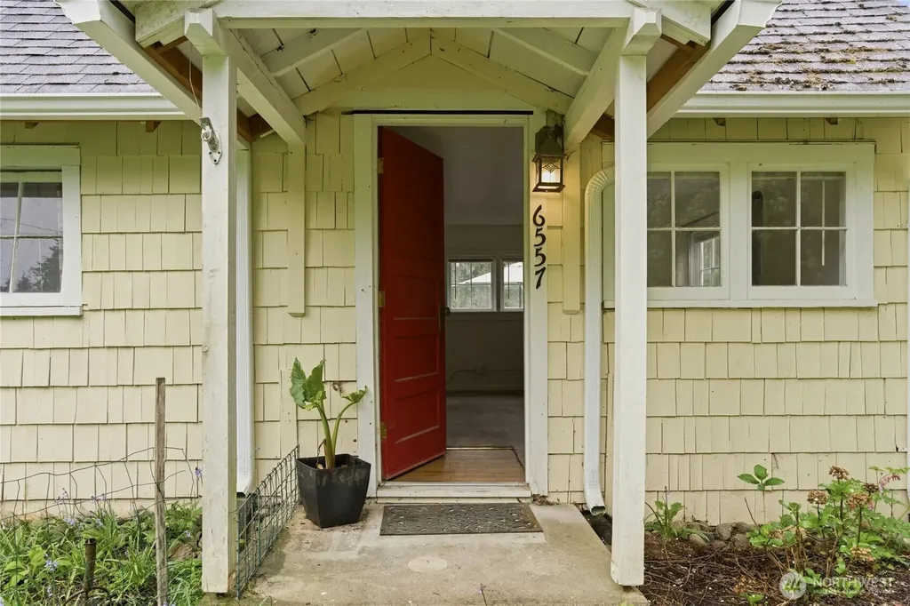 6557 Cultus Bay Road Clinton WA 98236