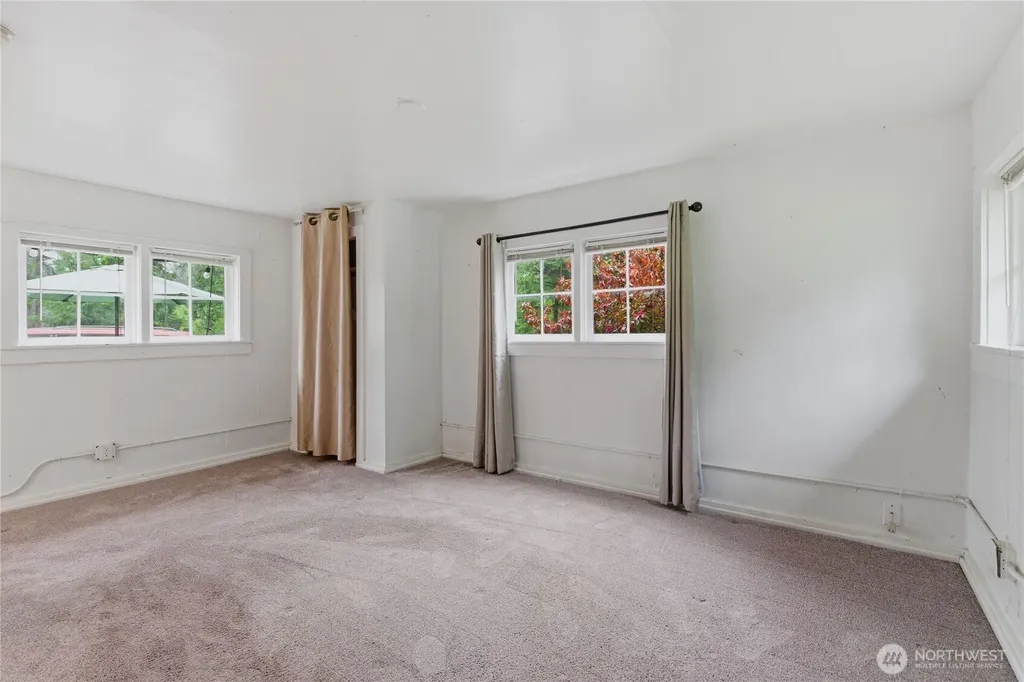 6557 Cultus Bay Road Clinton WA 98236