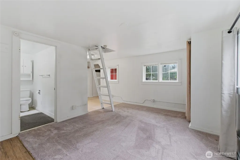 6557 Cultus Bay Road Clinton WA 98236