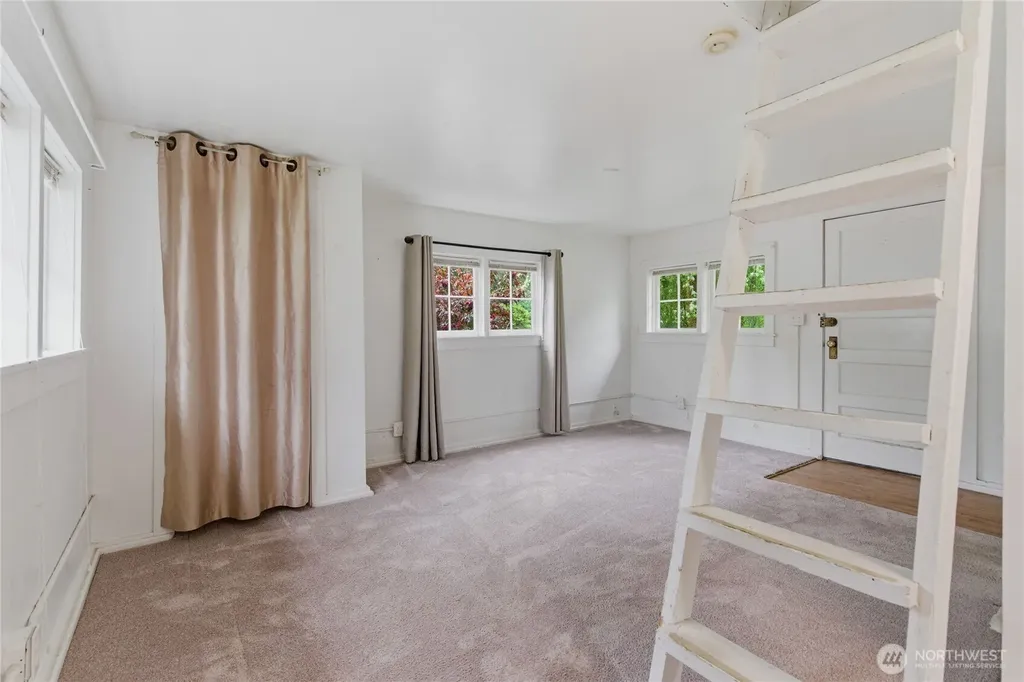6557 Cultus Bay Road Clinton WA 98236