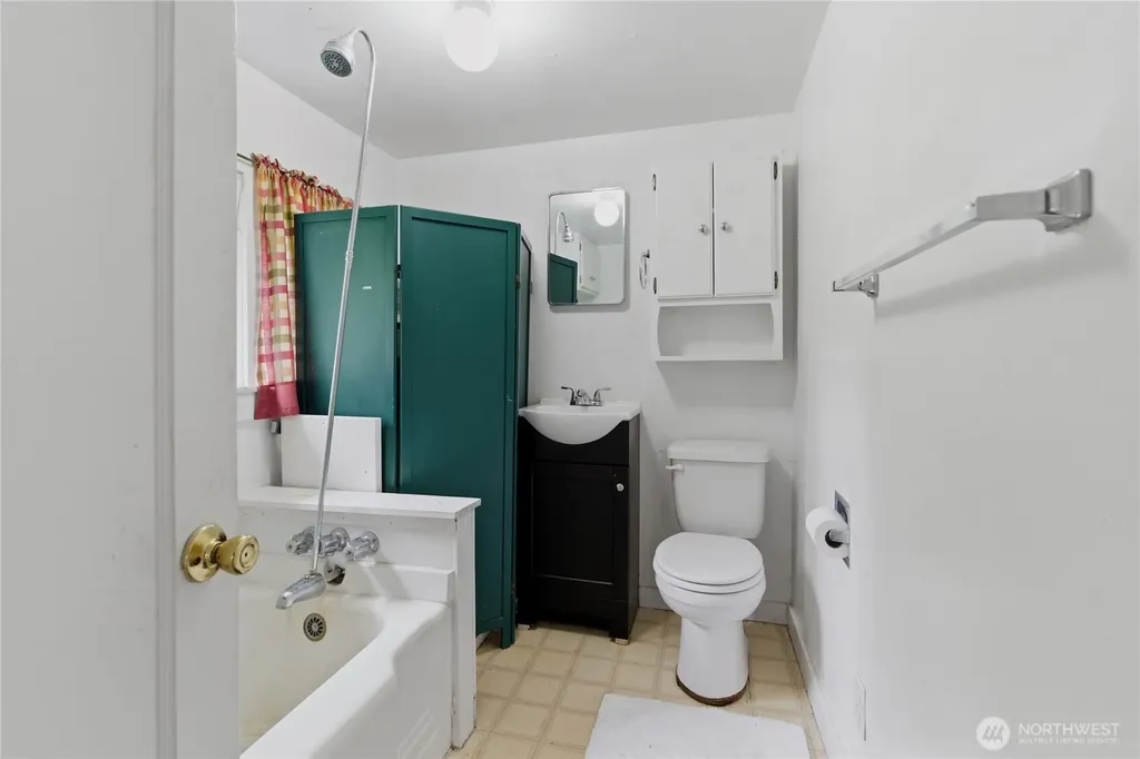 6557 Cultus Bay Road Clinton WA 98236