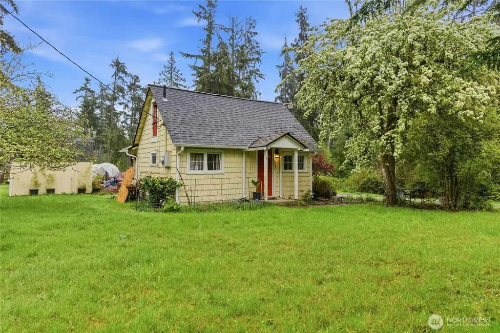 6557 Cultus Bay Road Clinton WA 98236
