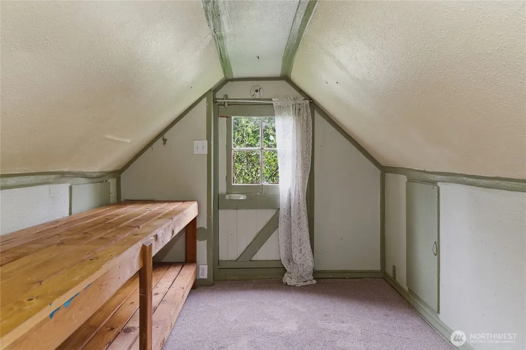 6557 Cultus Bay Road Clinton WA 98236