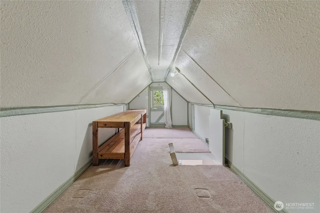 6557 Cultus Bay Road Clinton WA 98236