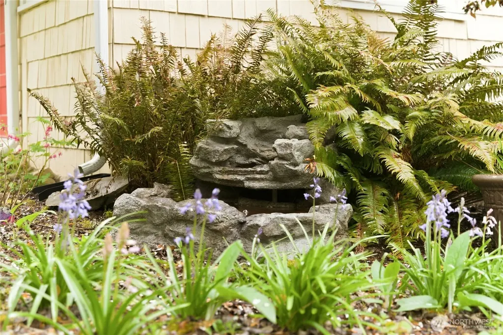 6557 Cultus Bay Road Clinton WA 98236