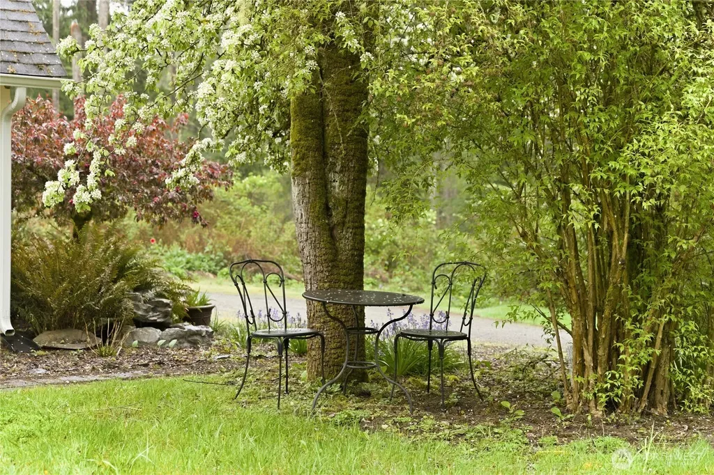 6557 Cultus Bay Road Clinton WA 98236