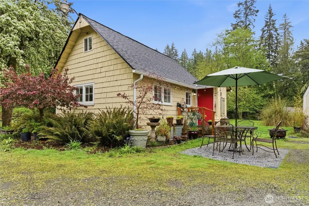 6557 Cultus Bay Road Clinton WA 98236