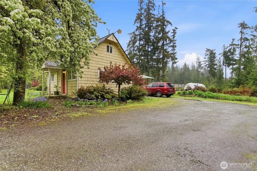 6557 Cultus Bay Road Clinton WA 98236