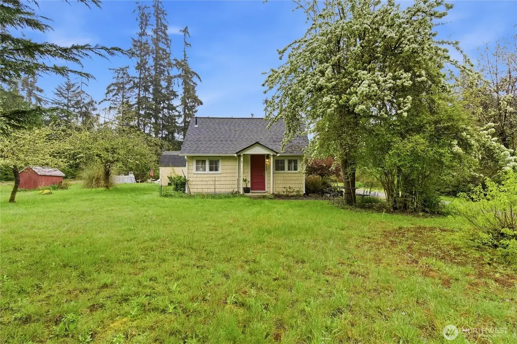 6557 Cultus Bay Road Clinton WA 98236