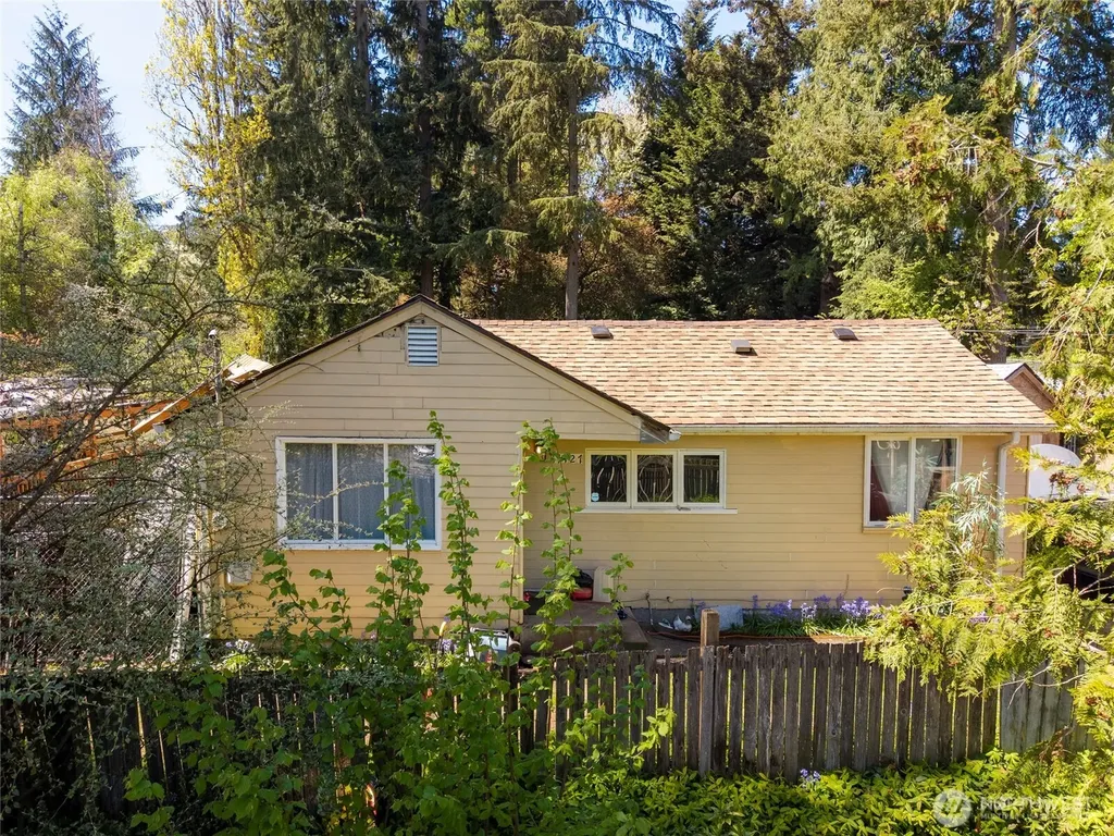 17427 10th Avenue NE Shoreline WA 98155