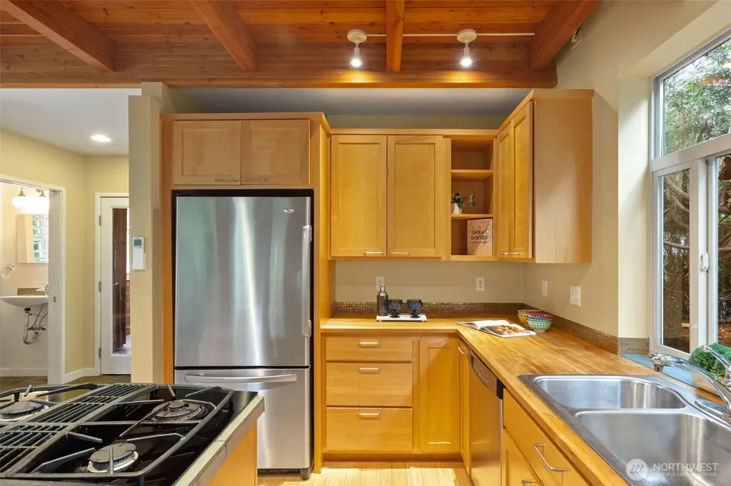 20215 15th Avenue NW Shoreline WA 98177