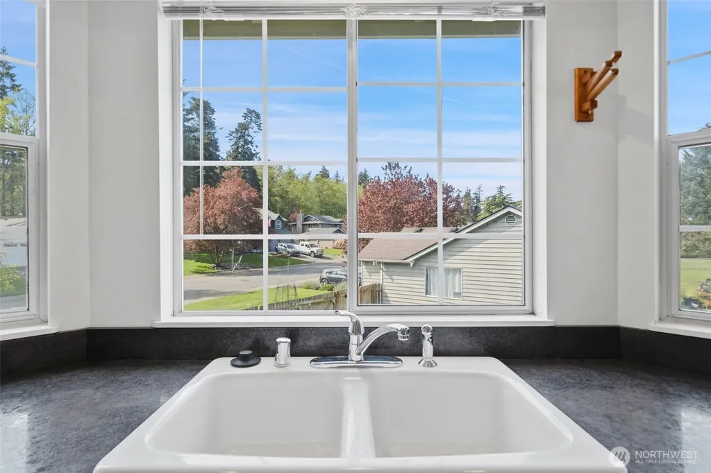 70 SW Roeder Drive Oak Harbor WA 98277