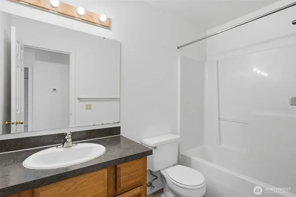 70 SW Roeder Drive Oak Harbor WA 98277