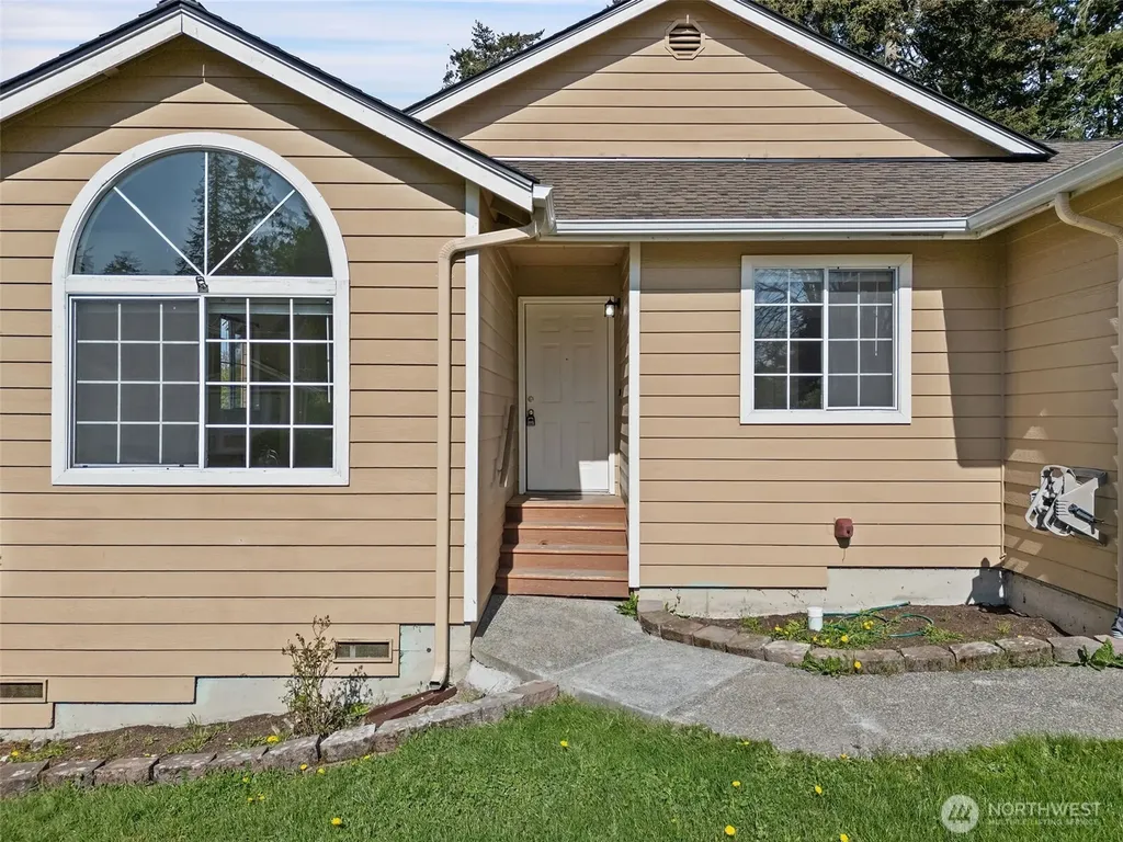70 SW Roeder Drive Oak Harbor WA 98277