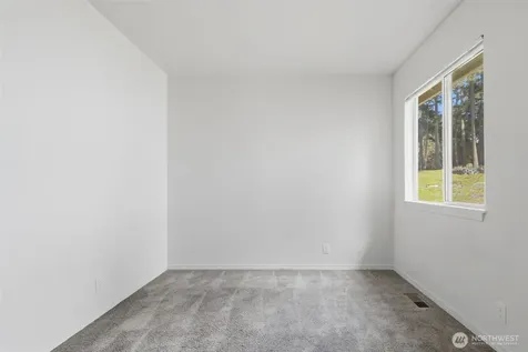 70 SW Roeder Drive Oak Harbor WA 98277