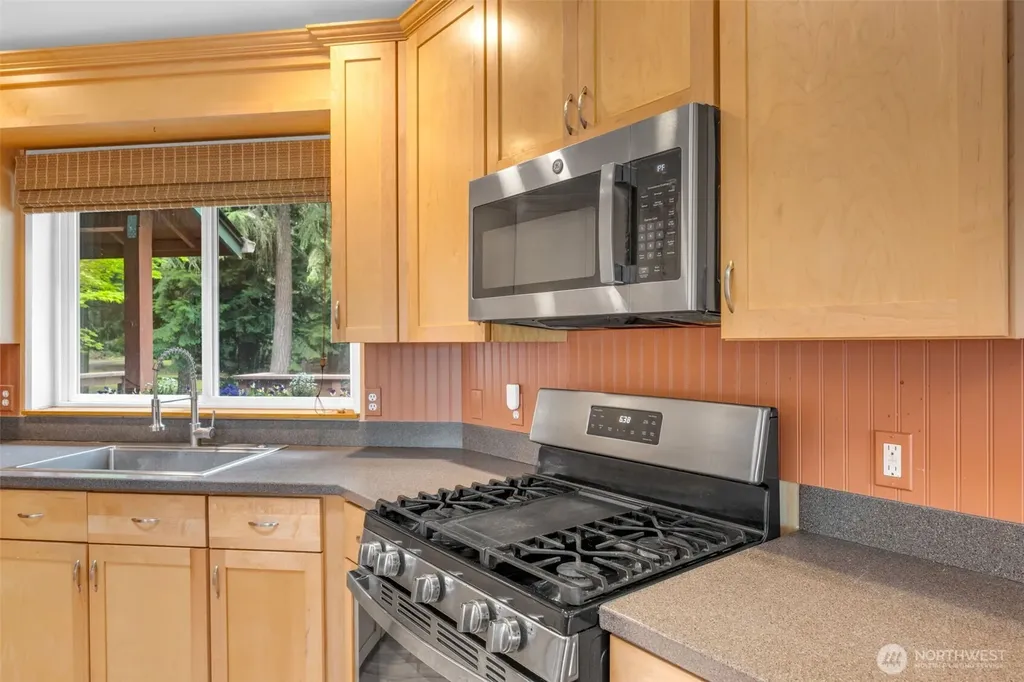1038 NE Blue Ridge Drive Poulsbo WA 98370