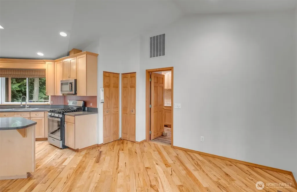 1038 NE Blue Ridge Drive Poulsbo WA 98370