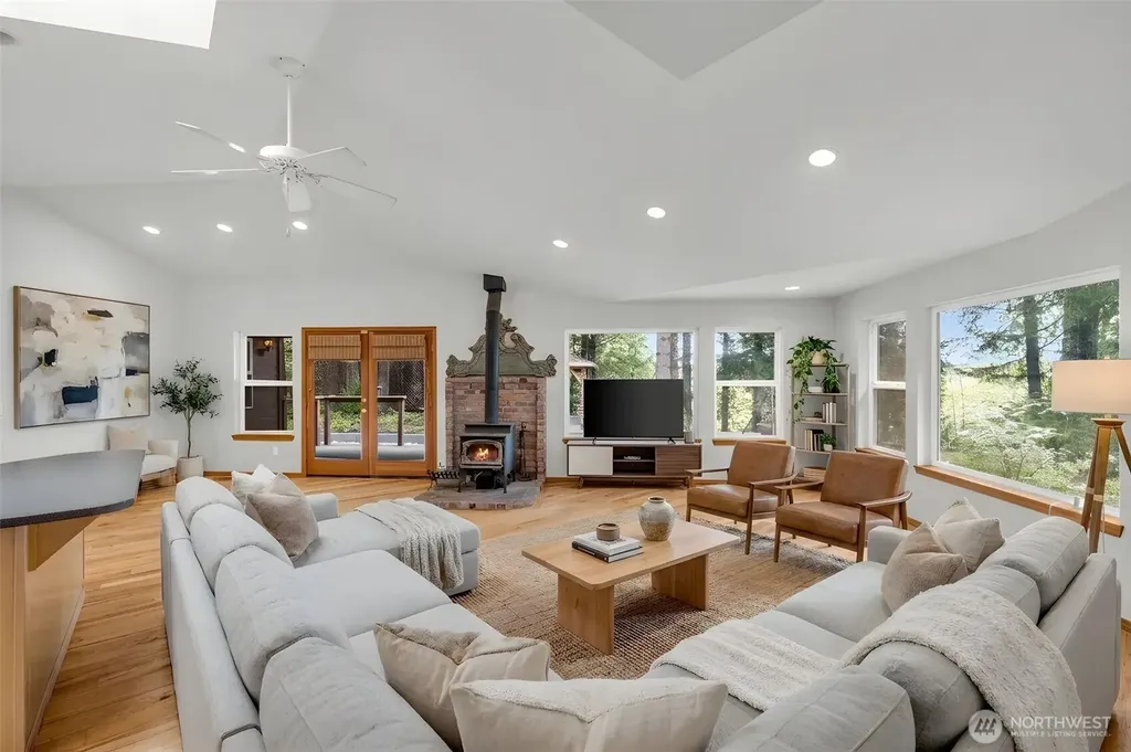 1038 NE Blue Ridge Drive Poulsbo WA 98370