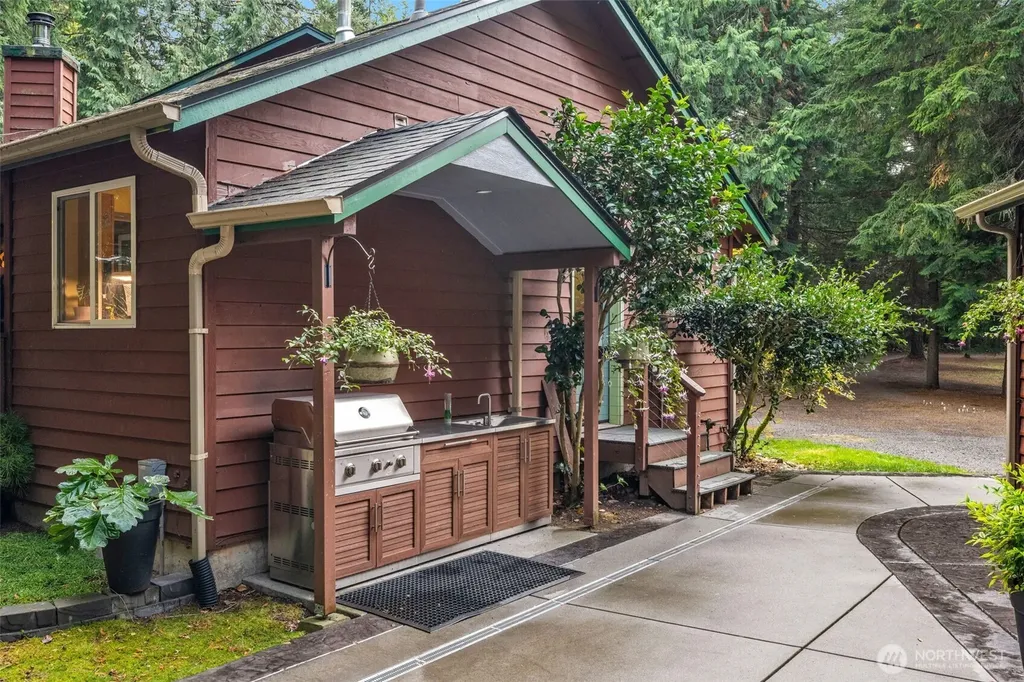 1038 NE Blue Ridge Drive Poulsbo WA 98370