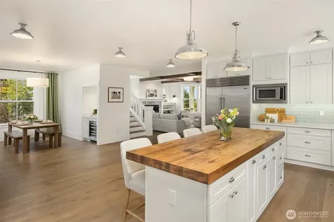 10717 NE Manitou Park Boulevard Bainbridge Island WA 98110