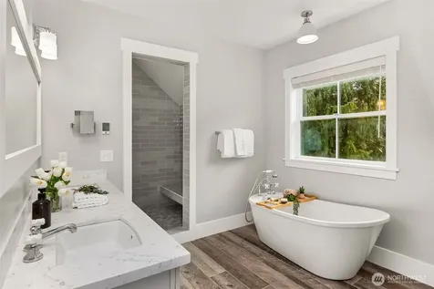 10717 NE Manitou Park Boulevard Bainbridge Island WA 98110