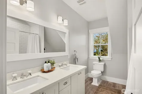 10717 NE Manitou Park Boulevard Bainbridge Island WA 98110