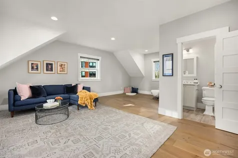 10717 NE Manitou Park Boulevard Bainbridge Island WA 98110