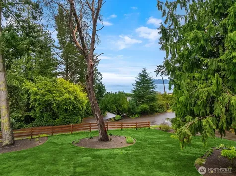 10717 NE Manitou Park Boulevard Bainbridge Island WA 98110
