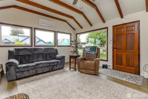 414 7th Street SW Puyallup WA 98374