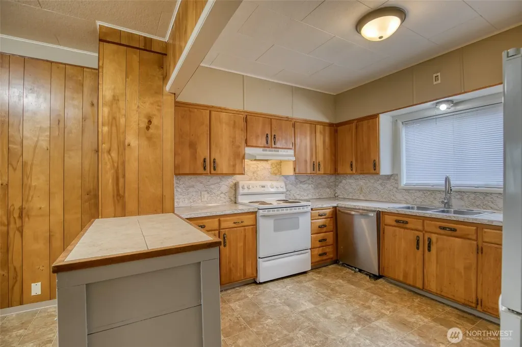914 Wheeler Avenue Hoquiam WA 98550