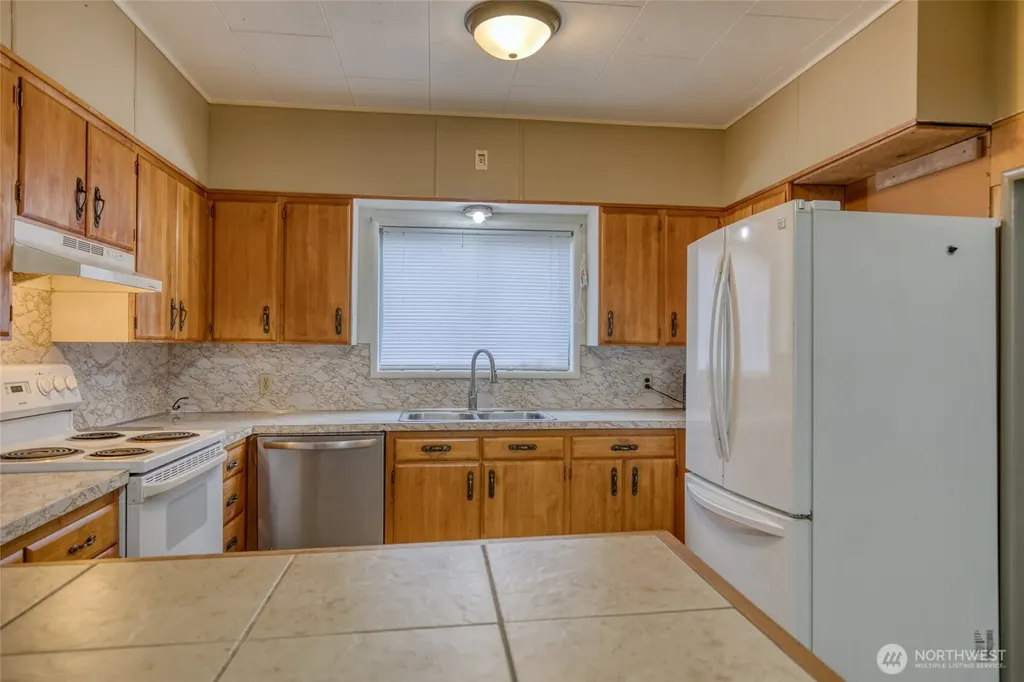 914 Wheeler Avenue Hoquiam WA 98550