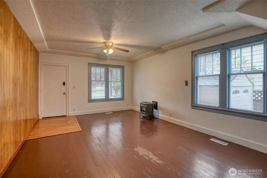 914 Wheeler Avenue Hoquiam WA 98550