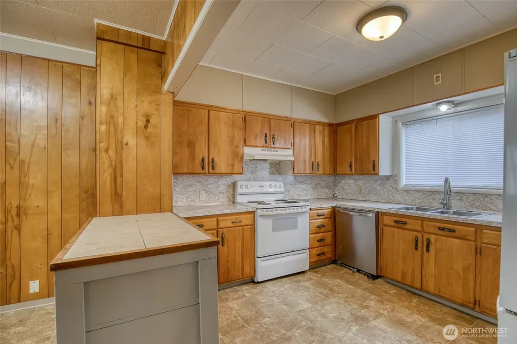 914 Wheeler Avenue Hoquiam WA 98550