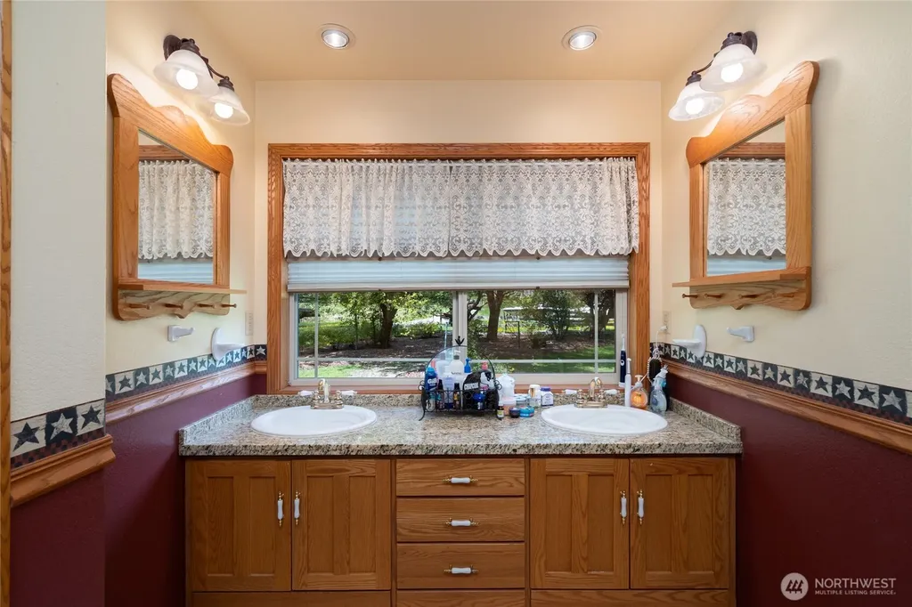 7492 Russell Road Concrete WA 98237