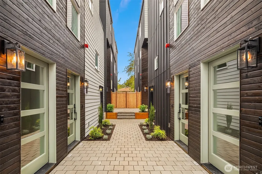 9033 8th Avenue NW Seattle WA 98117