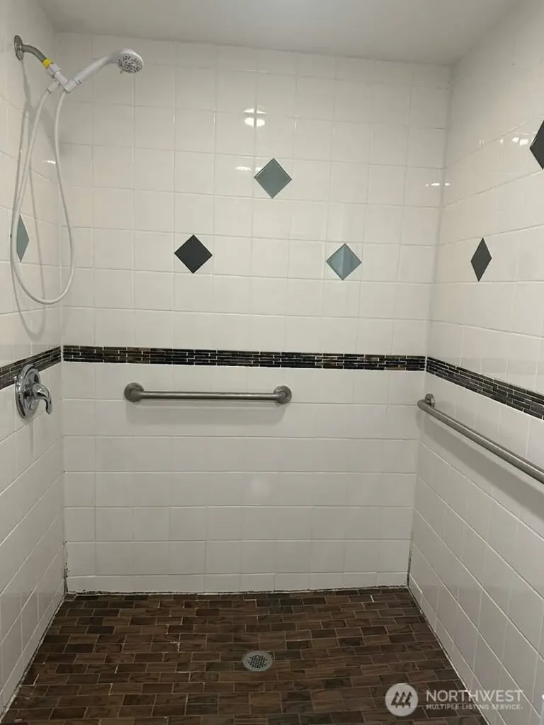 12501 SE 203 Place SE Kent WA 98031