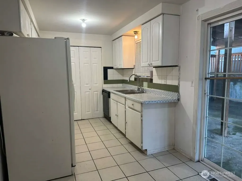 12501 SE 203 Place SE Kent WA 98031