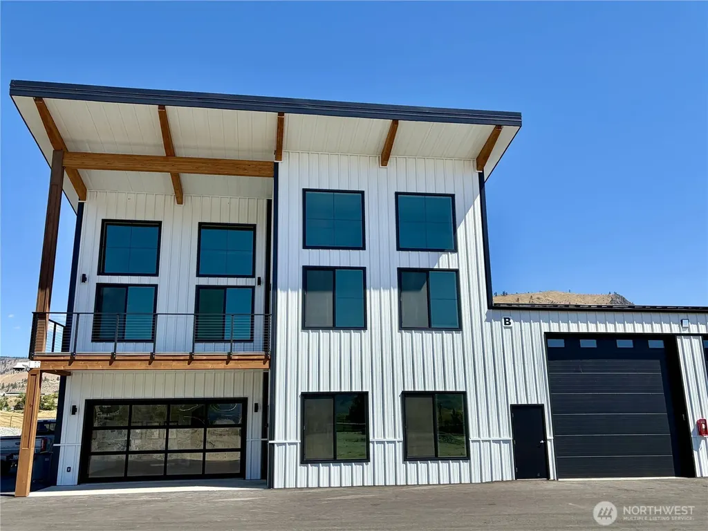 73 E Shop Avenue Chelan WA 98816