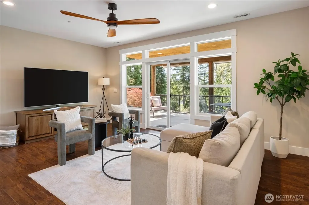 17722 E Lake Desire Drive SE Renton WA 98058