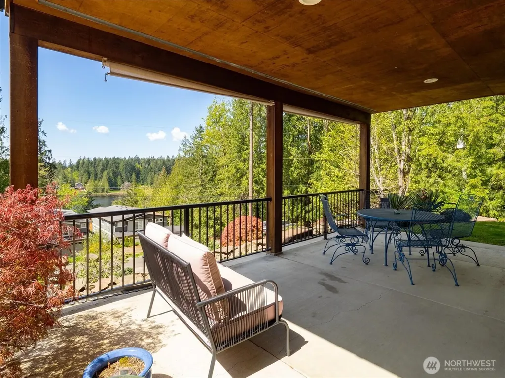 17722 E Lake Desire Drive SE Renton WA 98058