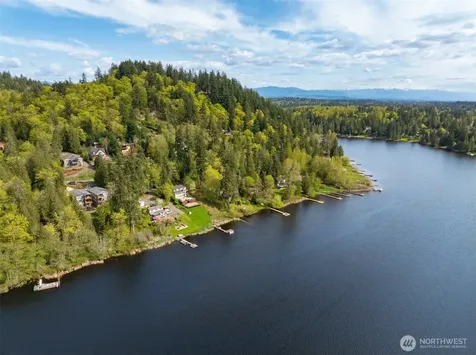 17722 E Lake Desire Drive SE Renton WA 98058