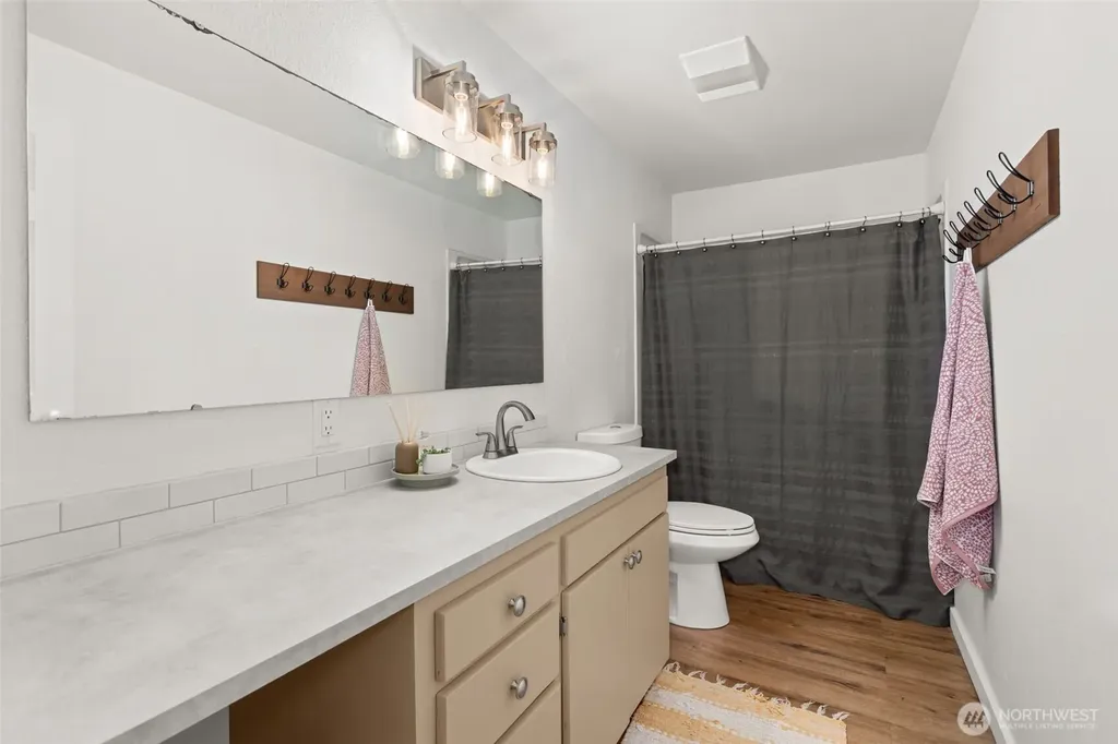 708 NE Eaton Court Castle Rock WA 98611