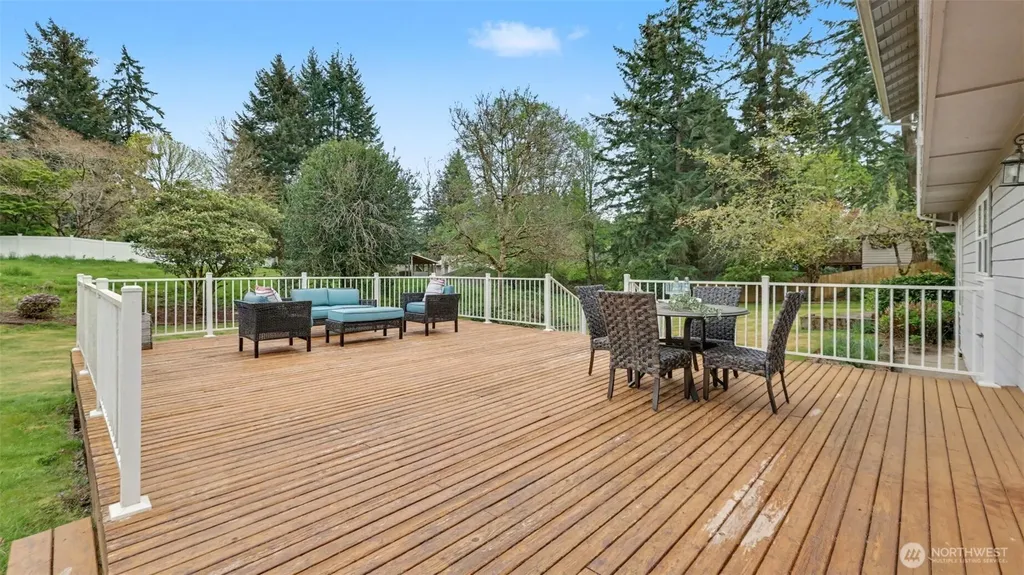 19832 156th Avenue NE Woodinville WA 98072