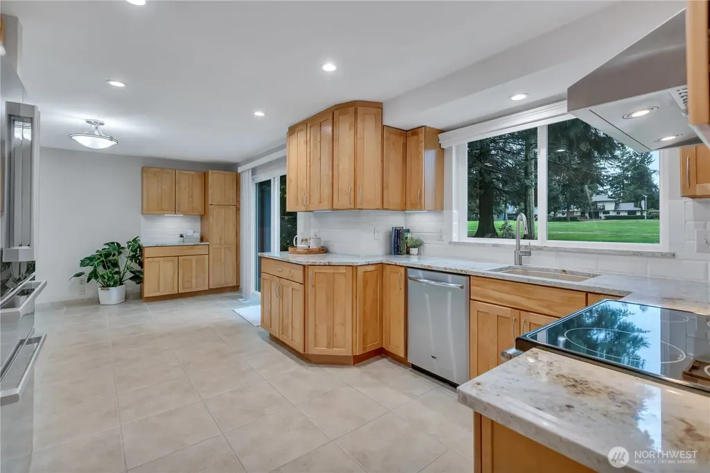 31643 37th Avenue SW Federal Way WA 98023
